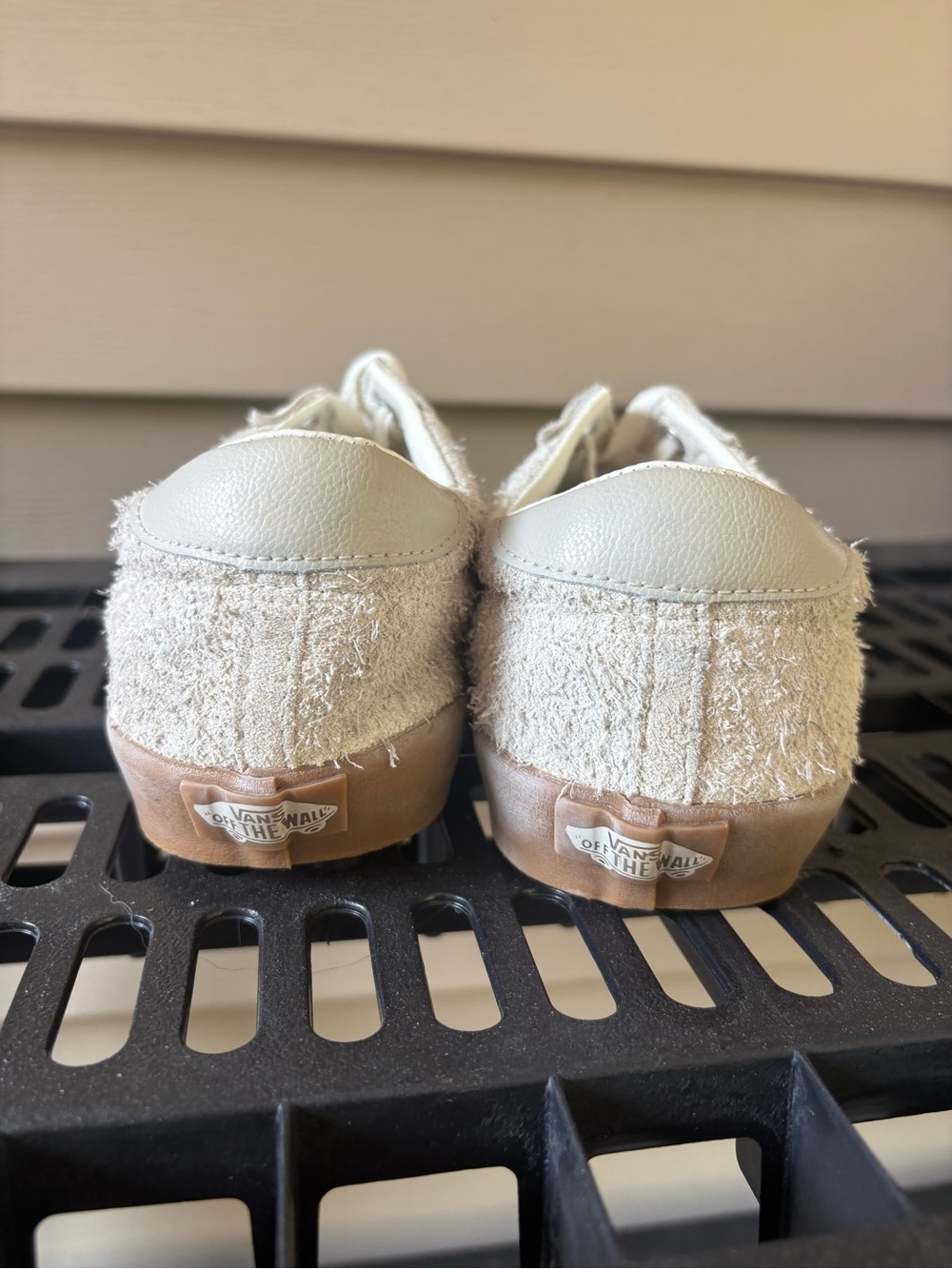 Vans - Picture 2 of 4